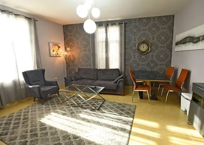 Inb Iconic Spot Sofia