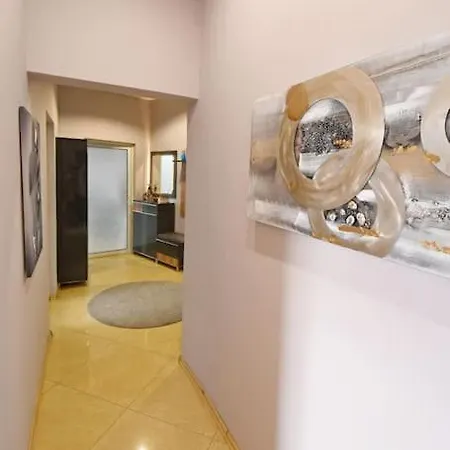 Inb Iconic Spot Sofía