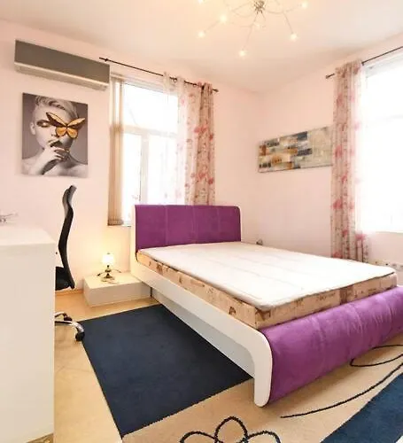 Inb Iconic Spot * Sófia